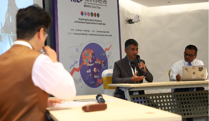 Participation in the 2nd KIEP Visiting Scholar Workshop titled “Change of Economic and Business Opportunities in South Asia: Strengthening  Regional Ties with Korea” (New Delhi, November 2024)