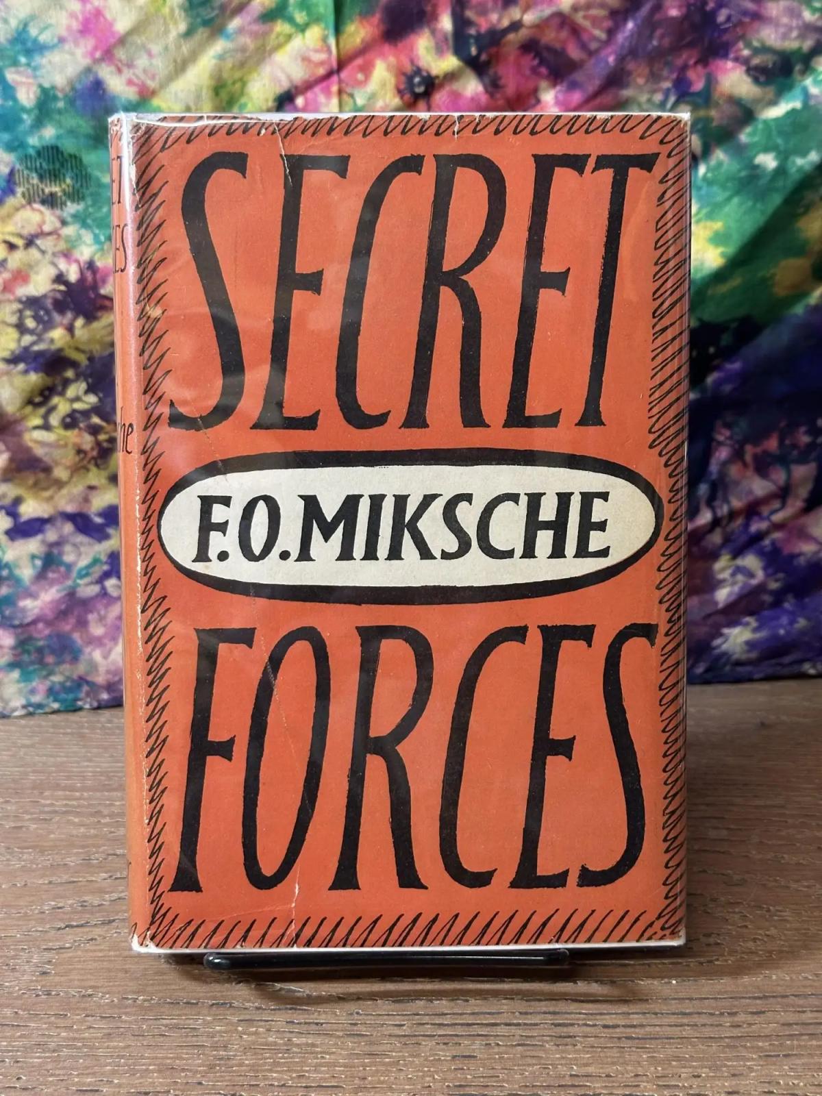 Secret forces : the technique of underground movements
